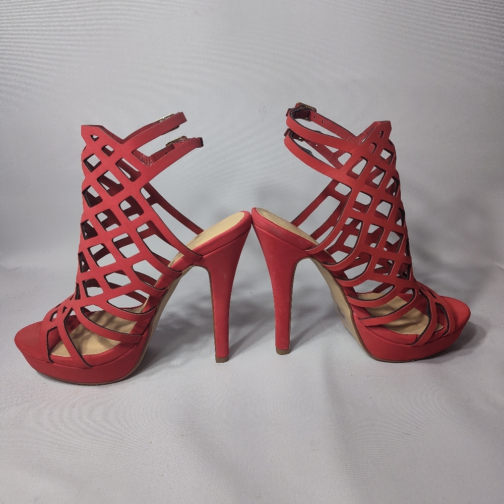 Red Heels - Picture 4 of 9
